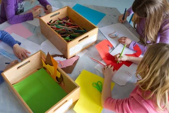 Situation in Chemnitzer Kitas: "Den Betreuungsschlüssel gibt es nur auf dem Papier" - Entspannt in der Kita? In sächsischen Kitas soll eine pädagogische Fachkraft zwölf Kinder betreuen. Doch meist sind es noch mehr.
