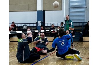 Sitzball-Sachsenmeisterschaft: BRSV Medizin Vogtland verteidigt seinen Titel - Der BRSV Medizin Plauen (in Blau) sicherte sich am vergangenen Wochenende in Zittau zum wiederholten Male die Sitzball-Sachsenmeisterschaft.