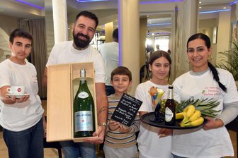 Sizilianische Lebensart im Erzgebirge: Das neue Eiscafé & Bistro in Freiberg trägt Italien im Namen - Die neuen Gastgeber im „Taormina“ in Freiberg: Stefano Sardo und Ginsy Motta, mit Chiara und Dorian, und Raffaele (M).