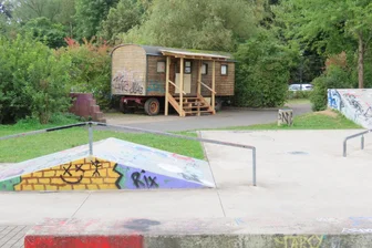 Skatepark, Graffiti, Bauwagen: Werdauer Jugendliche gestalten ihre Stadt selbst - Der Skatepark an der Werdauer Uferstraße soll zu einem attraktiven Treff für die Jugend aufgemöbelt werden. Dafür gibt es eine finanzielle Förderung.