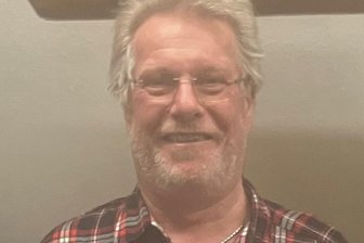 Skatfreunde aus Lichtenwalde dominieren Wettbewerb in Augustusburger Ortsteil - Gewann in Hennersdorf: Andreas Koch von den Skatfreunden Lichtenwalde.