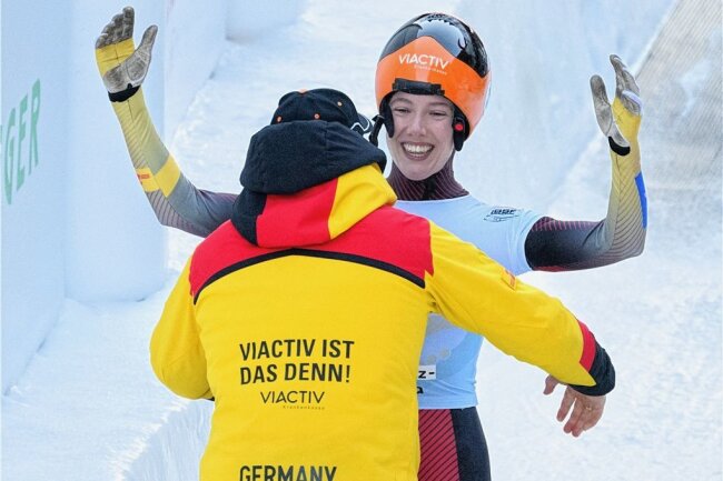 Skeletonfahrerin aus dem Erzgebirge: Plötzlich Weltmeisterin - Susanne Kreher strahlt in Sankt Moritz übers ganze Gesicht: Weltmeisterin im Skeleton. 