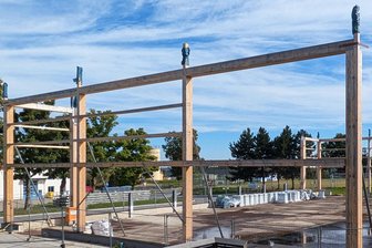 Skelett statt Sporthalle: Hoffnung auf Oktober-Start in Grünhainichen - Seit Jahresbeginn hat sich auf der Baustelle nicht viel verändert.