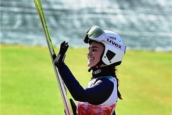 Ski-Adler testen Material auf Matten - Selina Freitag möchte beim Sommer-GP-Finale in Klingenthal wieder so strahlen wie im Vorjahr. 