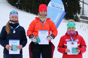 Ski Alpin: Erzgebirgerin ist nach schwerer Knieverletzung schneller als je zuvor - Vor Pauline Dick (links) und Theres Wilke sicherte sich Anna Meyer (Mitte) den Sachsenmeistertitel im Riesenslalom.