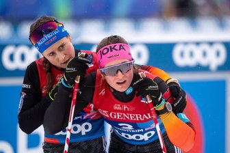 Ski-WM: Nach Sturzschock läuft es nicht für Katharina Hennig und Laura Gimmler im Dauerregen von Trondheim - Ein Bild, das Bände spricht. Katharina Hennig (links) und Laura Gimmler erwischten im Teamsprint einen Tag zum Vergessen.