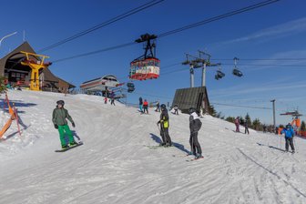 Skigebiet am Fichtelberg: So hat der Oberwiesenthaler Stadtrat entschieden - Wie geht es mit dem größten alpinen Skigebiet im Osten Deutschlands weiter? Der Oberwiesenthaler Stadtrat hat am Dienstag über den Verkauf der Fichtelberg-Schwebebahn GmbH entschieden.