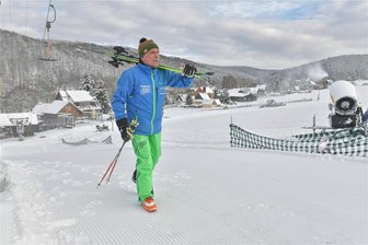 Skigebiete zwischen Freiberg und Neuhausen sind für Wintersportler gewappnet - Der Skihang in Holzhau ist auf den Ansturm der Abfahrtsläufer vorbereitet. Udo Jahn von der SG Holzhau kann es kaum erwarten, dass der Hang nun freigegeben wird.