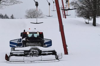 Skihang Johanngeorgenstadt startet in die Saison - Der Skihang in Johanngeorgenstadt erwartet in dieser Saison erstmals Besucher. Seit 10 Uhr dreht sich der Skilift. Er kann jetzt aber noch mehr.