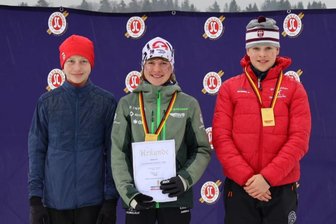Skilanglauf: Junger Debütant aus dem Erzgebirge überrascht mit Doppelsieg im Deutschen Schülercup - Jakob Wendler, Julia Schumann und Jann Hoffmann freuten sich über ihre guten Ergebnisse in Oberstdorf.