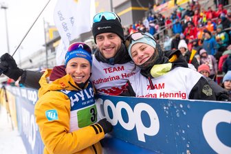 Skilanglauf-Olympiasiegerin Katharina Hennig nach Krankheiten gebeutelt: "Es geht nur mit Geduld und Spucke" - Katharina Hennig (links) stammt aus einer Skisportfamilie. Ihre jüngere Schwester Hanna geht auch auf Sekundenhatz in der Loipe. Bruder Hannes gehört zum Fanclub der Langläuferin.