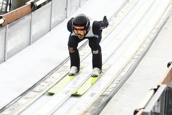 Skispringen: Adrian Tittel aus dem Erzgebirge für Weltcup nominiert - Adrian Tittel von der SG Nickelhütte Aue hat den Sprung ins Weltcupteam geschafft. Foto: Thomas Fritzsch/PhotoERZ