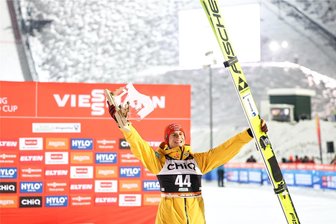 Skisprung-Weltcup in Klingenthal: Karl Geiger verwandelt die Vogtland-Arena in ein Tollhaus - Genuss pur: Karl Geiger holt in Klingenthal seinen 14. Weltcupsieg im Einzel.