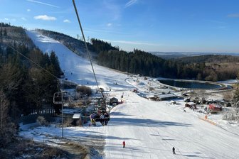 Skiwelt Schöneck: Beste Bedingungen zum Winterferienstart in Berlin und Brandenburg - Die Skiwelt Schöneck meldet perfekte Pistenbedingungen.