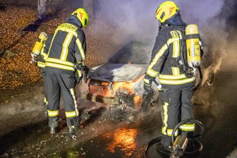 Skoda gerät auf S 222 in Brand -