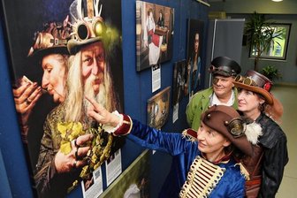 Skurrile Schätze zu sehen: Großer Andrang beim ersten Steampunk-Fest im oberen Vogtland - 