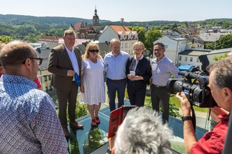 Skywalk am Schlossfelsen in Falkenstein eröffnet: Es geht wieder aufwärts - 