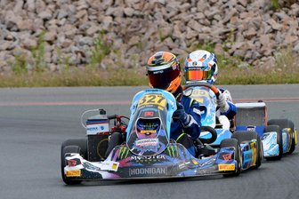 Slalom oder Rundstrecke? Dieser Kart-Pilot aus dem Erzgebirge beherrscht beide Disziplinen - Julian Viola hat auf der Rundstrecke die Konkurrenz im Nacken. Auch dieser Umstand reizt den Rennkart-Piloten aus Grünstädtel an seinem Sport sehr.
