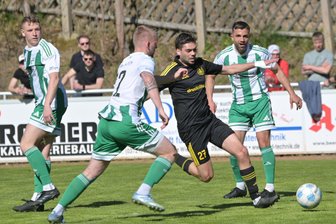 Slapstick-Einlage weckt Fußballer von Handwerk Rabenstein auf - Torjäger Phil Mühlig erzielte beim Sieg der Rabensteiner im „kleinen Bezirksderby“ bei Tanne Thalheim zwei Tore.