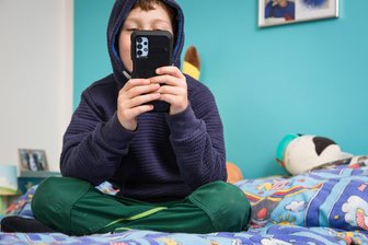 Smartphone, Banksy und spannende Berufe: Das bietet die Woche in Mittelsachsen - Wann ist es Zeit fürs erste Smartphone? Eltern erhalten am 27. März Antworten.