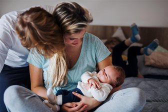 So bekommen Sie Ihr Übergewicht nach der Schwangerschaft wieder los - Wenn ein neues Familienmitglied geboren wird, ist die Freude groß. Doch viele Mütter haben lange nach der Schwangerschaft noch mit den Resten des Babybauchs zu kämpfen.