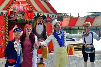 So ein Zirkus an der Talsperre - Auf der Seebühne der Talsperre Kriebstein wird derzeit fleißig für die Premiere der diesjährigen Sommersaison geprobt.