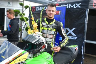 So erlebte der Lunzenauer Motorradpilot Freddie Heinrich das tragische Wochenende auf dem Frohburger Dreieck - Freddie Heinrich nach seinem ersten Podestplatz seit 2020.