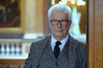 So etwas darf niemals geschehen - Ken Follett zählt zu den weltweit meistgelesenen Autoren.