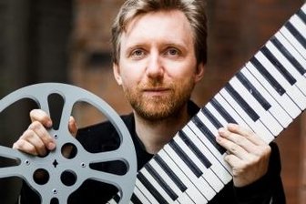 So feiert das Chemnitztal - Richard Siedhoff spielt Klavier zu Stummfilmen. 