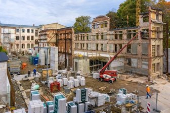 So gehen die Arbeiten an der Baldauf-Fabrik voran - Blick aus Richtung Marienstraße auf die ehemalige Baldauf-Fabrik, die derzeit umgebaut wird.