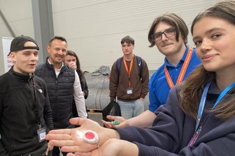 So geht Standort-Marketing: Eine Idee aus dem Vogtland hat das Zeug zum Exportschlager - Eine Mini-Taschenlampe selbst hergestellt – beim „Schichtwechsel“ im Gewerbegebiet an der A 72. Die Standort-Initiative von Firmen und Kommunen ist weit und breit einzigartig.