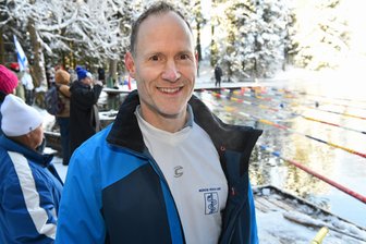 So gesund und so gefährlich ist Eisschwimmen – Ein Arzt beantwortet im Erzgebirge die wichtigsten Fragen - Sven Sudhoff (48) ist Allgemeinmediziner aus Fürth/Mittelfranken und ist eng mit der Eisschwimmszene verbunden.