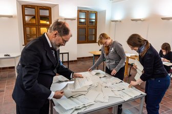 So hat die Region um Freiberg am Sonntag gewählt - Auch im Wahllokal im ehemaligen Technischen Rathaus am Petriplatz in Freiberg sind am Sonntagabend Stimmzettel ausgezählt worden. Die „Freie Presse" hat die vorläufigen Zweitstimmen-Ergebnisse im Wahlkreis 160 ausgewertet.