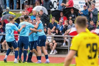 So hat Motor Eindruck hinterlassen - Mit dem 1:0 brachte André Luge nicht nur seine Teamkollegen zum Jubeln, sondern auch den Großteil der knapp 700 Zuschauer. 