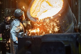 So heftig trifft die Krise schon jetzt Wirtschaft und Verbraucher in Südwestsachsen - Die Produktion in einer Gießerei wie in Lößnitz ist sehr energieintensiv.