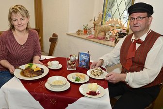 So interpretiert ein Gasthof im Vogtland das erzgebirgische Neunerlei - René Goram und seine Schwester Peggy haben beim Neunerlei im Gasthof Zum Wafisch in Zwota in der Weihnachtszeit alle Hände voll zu tun.