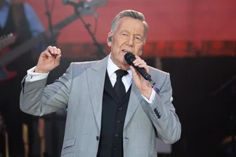 So kommen Fans jetzt noch an Tickets für Roland Kaiser - Ist auch 2026 wieder in Sachsen unterwegs: Schlager-Superstar Roland Kaiser (73).