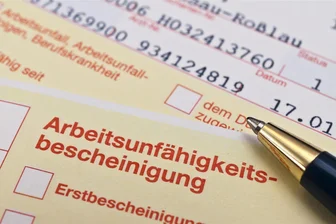 So lange waren Menschen im Vogtland zuletzt krankgeschrieben - Fast elf Tage waren Menschen im Vogtland im ersten Halbjahr krankgeschrieben.