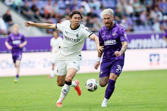 So lief die Fußball-Party des FC Erzgebirge Aue gegen Borussia Mönchengladbach - Fußball-Party in Aue: Ko Itakura von Gladbach und Marvin Stefaniak