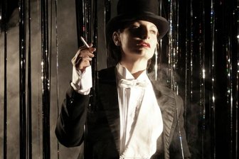 "So offen wurde ich noch nicht empfangen" - Schauspielerin und neues Ensemble-Mitglied am Theater Plauen- Zwickau, Claudia Lüftenegger, im Solostück "The Kraut". 