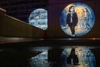 So schön anstrengend ist diesmal „Light Our Vision“ in Chemnitz - Mühen der Entwirrnis: „Light Our Vision“-Zukunftsportale auf dem Noch-Nichtort „Marienplatz“ hinter der „Parteisäge“ in Chemnitz.