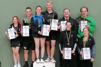 So sehen die Gewinner aus: Vogtlandmeisterschaften im Tischtennis enden mit den Spielen der Männer und Frauen - Die Gewinner im Mixed-Wettbewerb: Erste wurden Chantal Prochnau/Felix Schrapps vor Valentina Bonarewitz/Marc Raithel. Dritter wurden sowohl Melanie Müller/Mathias Bohne (links) sowie Sandra Licht-Großpietzsch/René Seidel.