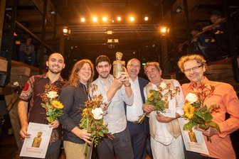 So sehen Sieger aus: Folkherbst-Gewinner nehmen Preis im Plauener Malzhaus entgegen - 