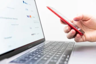So senken Sie ihre Bankgebühren in vier Schritten - 