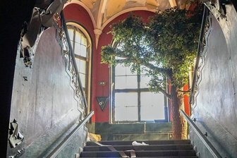 So soll der Schützenhaus-Abriss in Oelsnitz ablaufen - Der Treppenaufgang zum großen Saal.