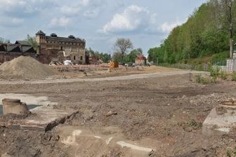 So soll es am Prallhang im Glauchauer Wehrdigt demnächst aussehen - Vom Fahrzeuggetriebewerk ist nichts mehr zu sehen. Die Abrissfläche soll noch in diesem Jahr umgestaltet werden. 