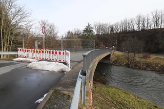 So sollen Bewohner von Hohentanne mitentscheiden: Straßen- oder Brückenbau? - Die Sperrung der Brücke bei Hohentanne sorgt für viel Unmut.