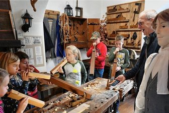 So spannend ist es im Hause Silbermann - Während ihres Projektes "800 Jahre Frauenstein" waren die Ferienkinder des Ortes im Gottfried-Silbermann-Haus zu Gast.