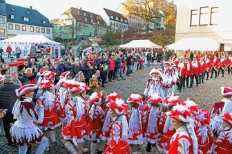 So starten die Narren rund um Hohenstein-Ernstthal die Faschingssaison - Im vergangenen Jahr hatte der Ro-We-He auf den Altmarkt in Hohenstein-Ernstthal geladen.
