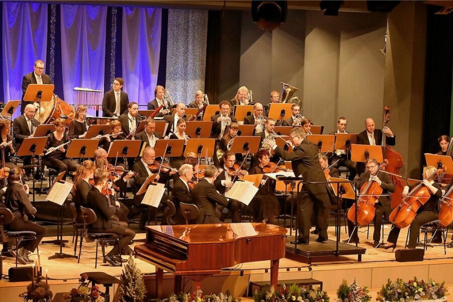 So startet Markneukirchen musikalisch ins neue Jahr - Das Sinfonieorchester Markneukirchen unter Leitung von Matthias Spindler gab am Samstag in der Musikhalle ein mitreißendes Neujahrskonzert. 